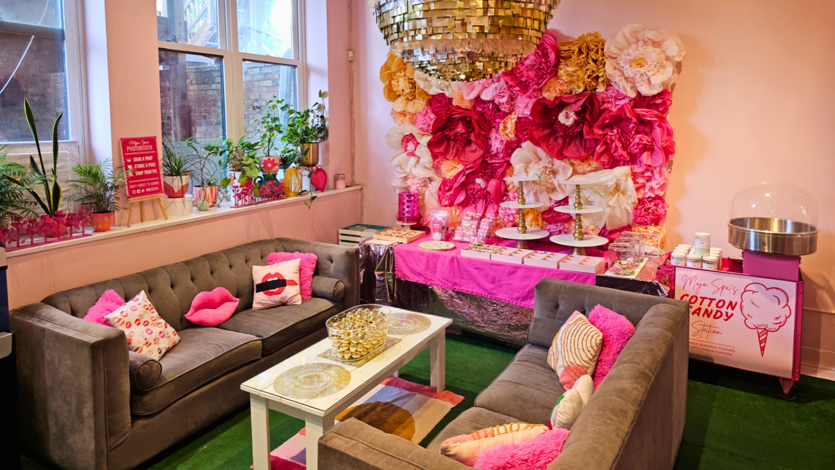 The party lounge with couches, a dessert table and the cotton candy machine
