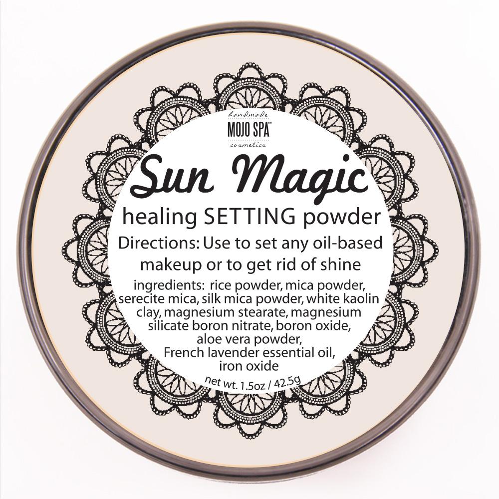The lid label with a black lace-style border, directions for use, the ingredients list and a net weight of 1.5 oz